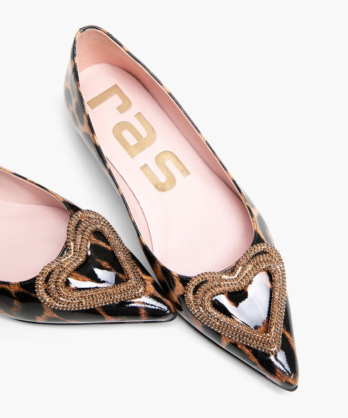 Animal print patent leather gold heart-embellished flats